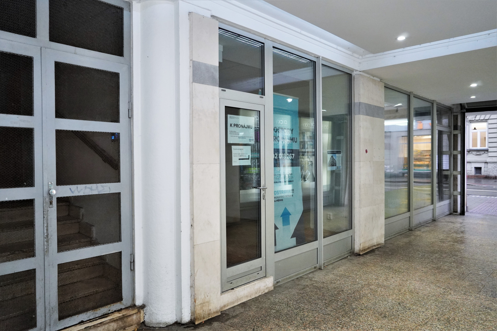 Nádražní 1265/24, prodejna - 21,75  m²