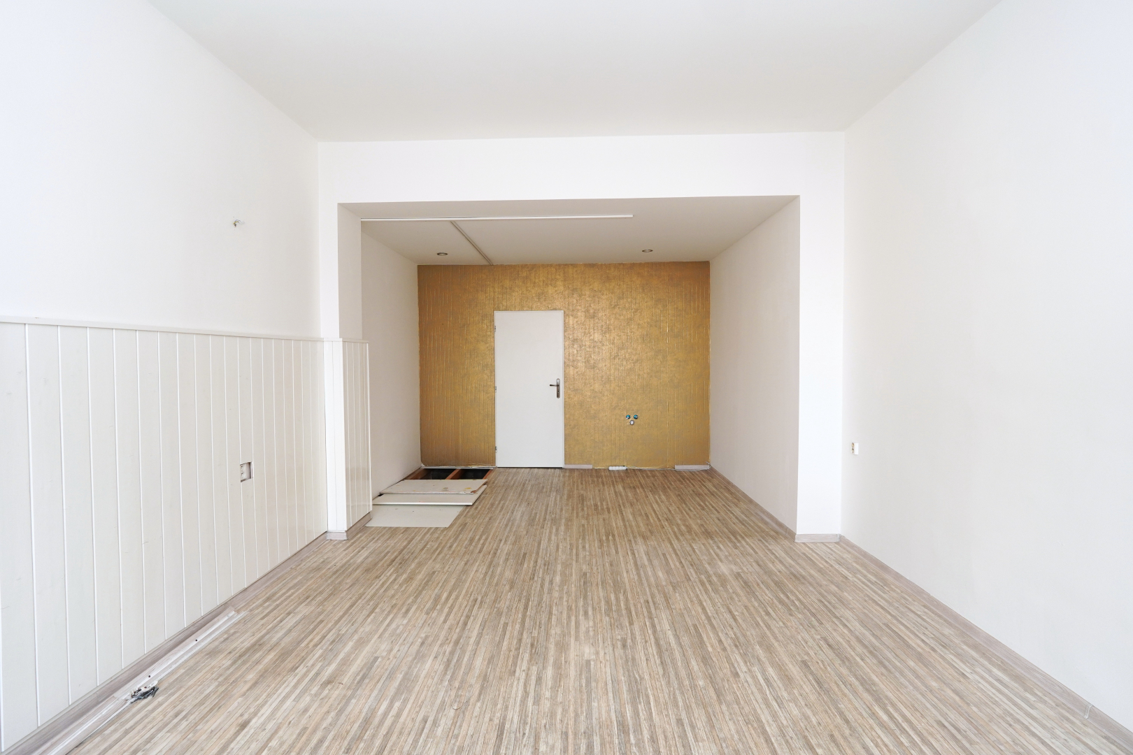 Střední 1901/4, jednotka č. 1901/903 - kosmetika, prodejna - 78,39 m²