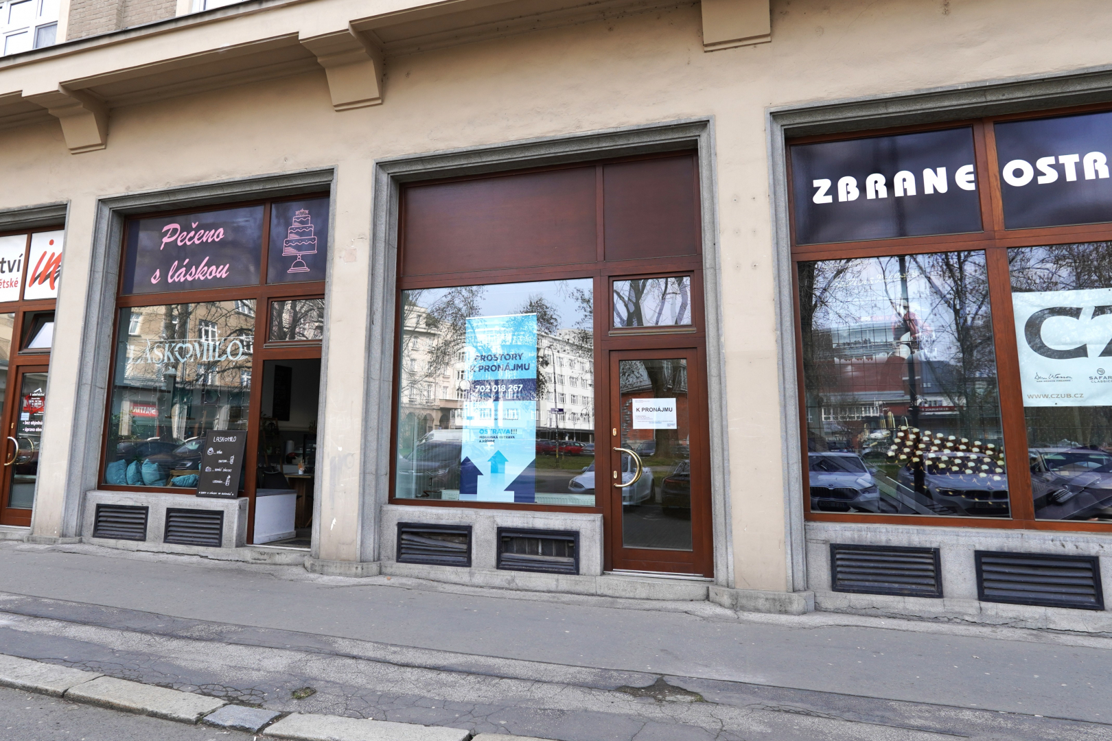 Střední 1901/4, jednotka č. 1901/903 - kosmetika, prodejna - 78,39 m²