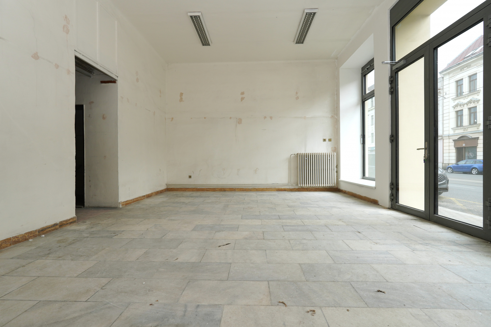 Nádražní 544/168 - prodejna - 83,85 m²