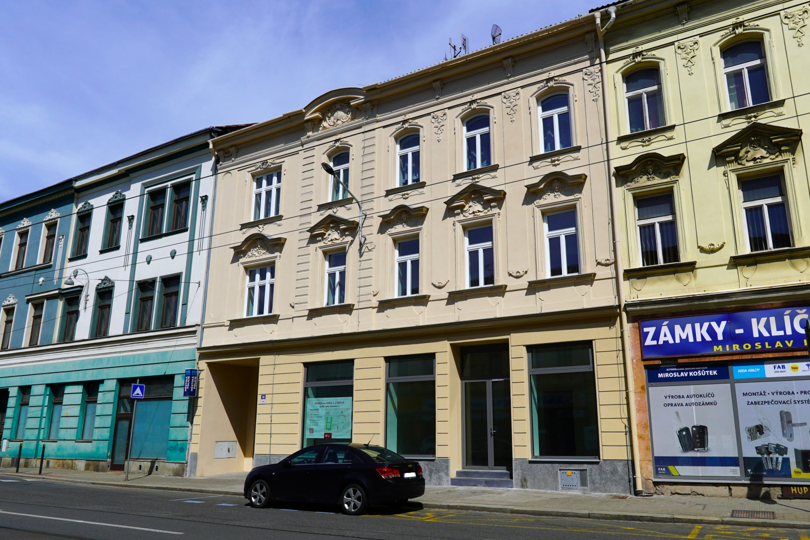 Nádražní 544/168 - prodejna - 83,85 m²