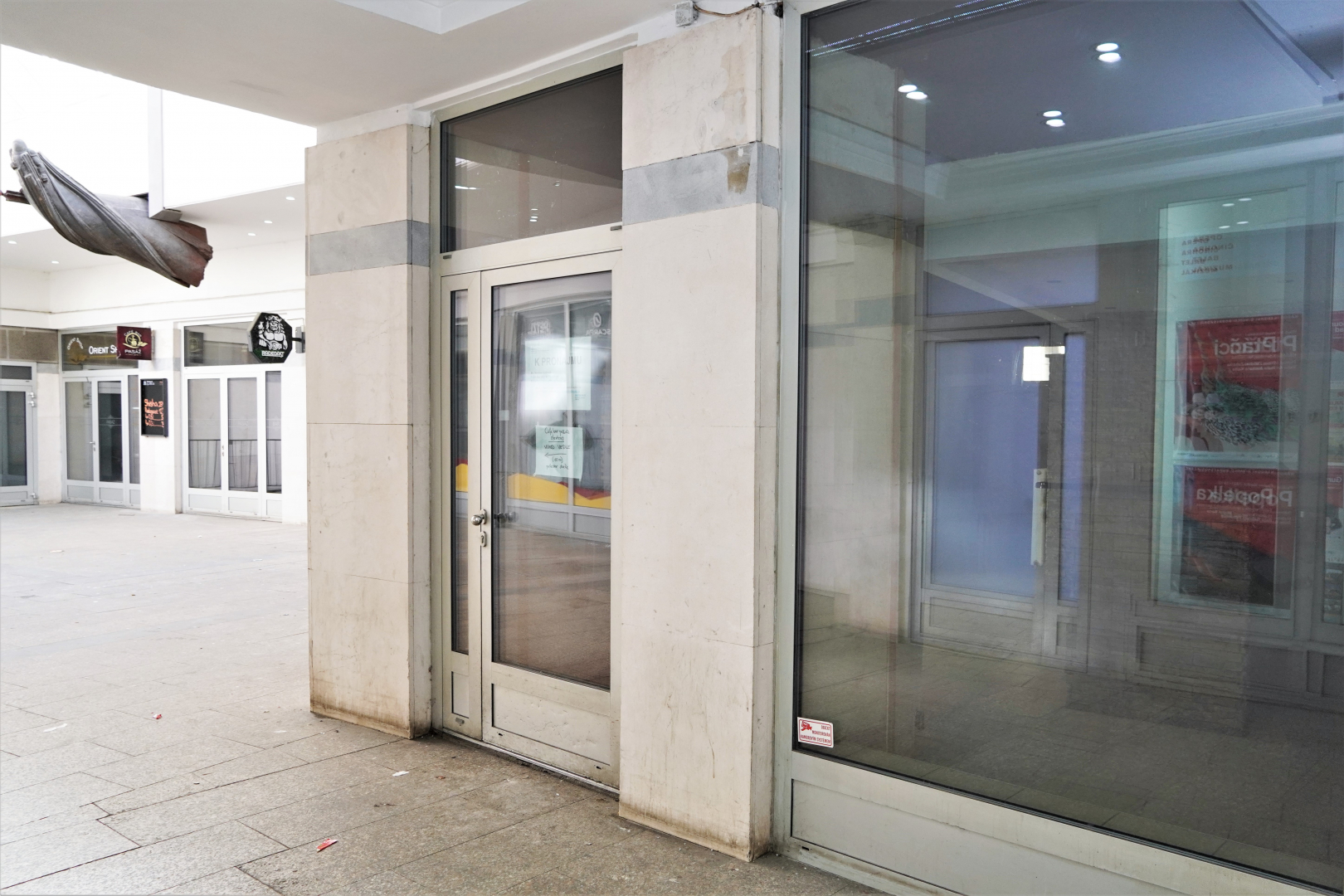 Nádražní 1265/24 - prodejna - 89,60 m²