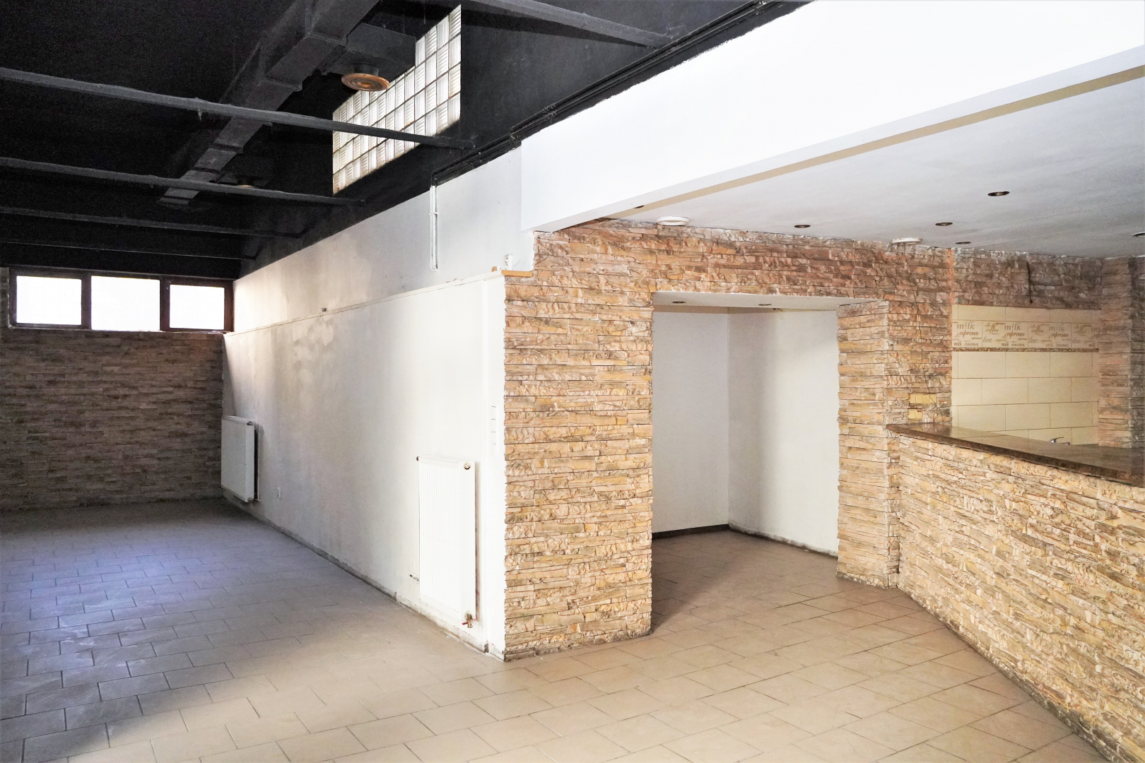 Nádražní 1265/24 - prodejna - 89,60 m²