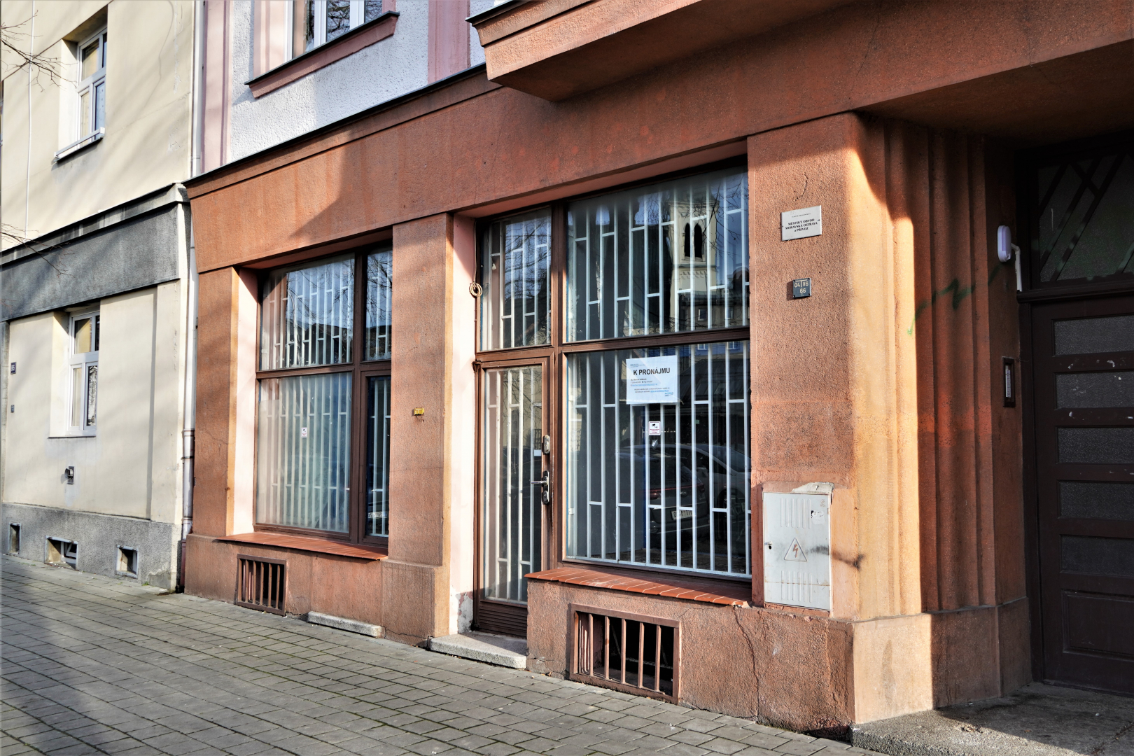 Macharova 945/9 - barbershop, kadeřnictví - 66 m²