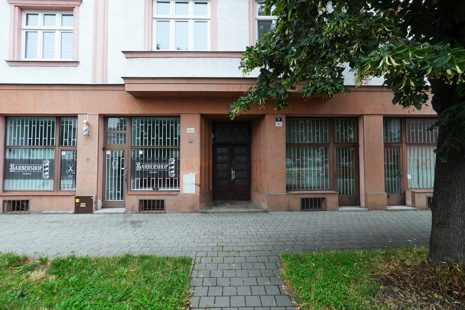 Macharova 945/9 - barbershop, kadeřnictví - 66 m²