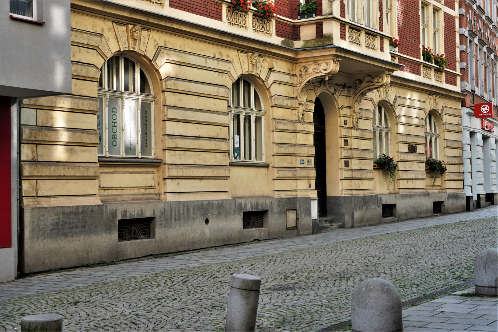 Poštovní 1118/10, jednotka 1118/901 - prodejna - 103,35 m²