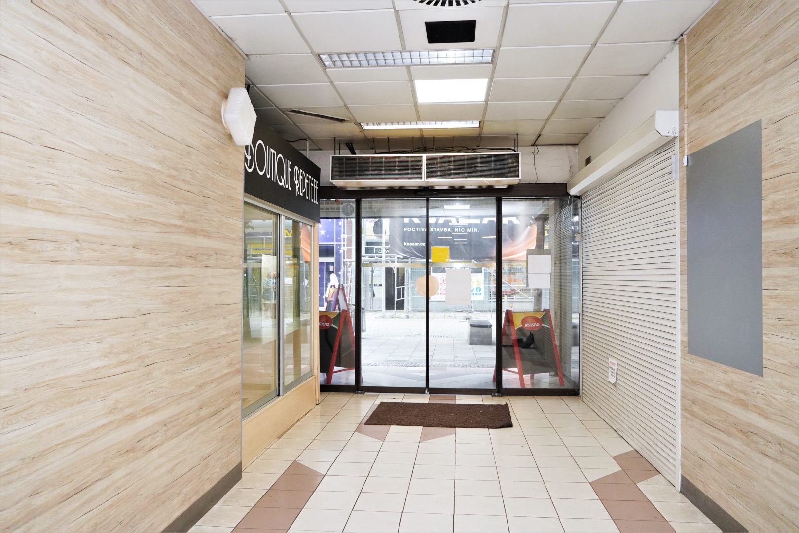 Zámecká 2315/7 - prodejna MP Krásno - 24,1 m²