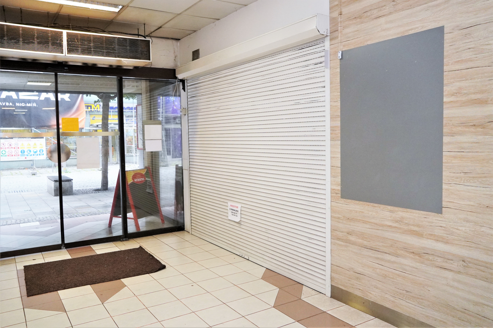 Zámecká 2315/7 - prodejna MP Krásno - 24,1 m²
