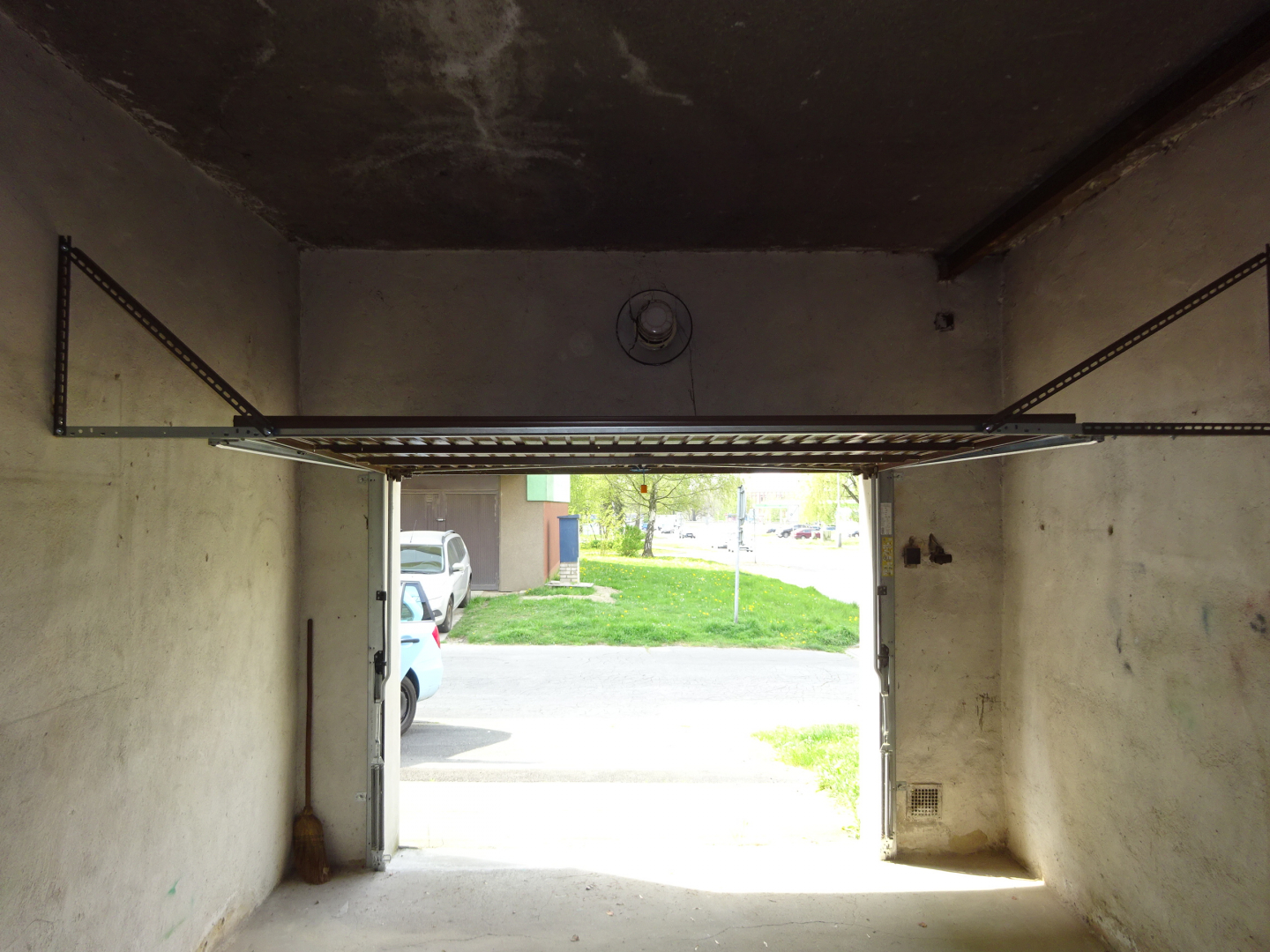 Gen. Janouška 2814/2 - garáž - 16 m²