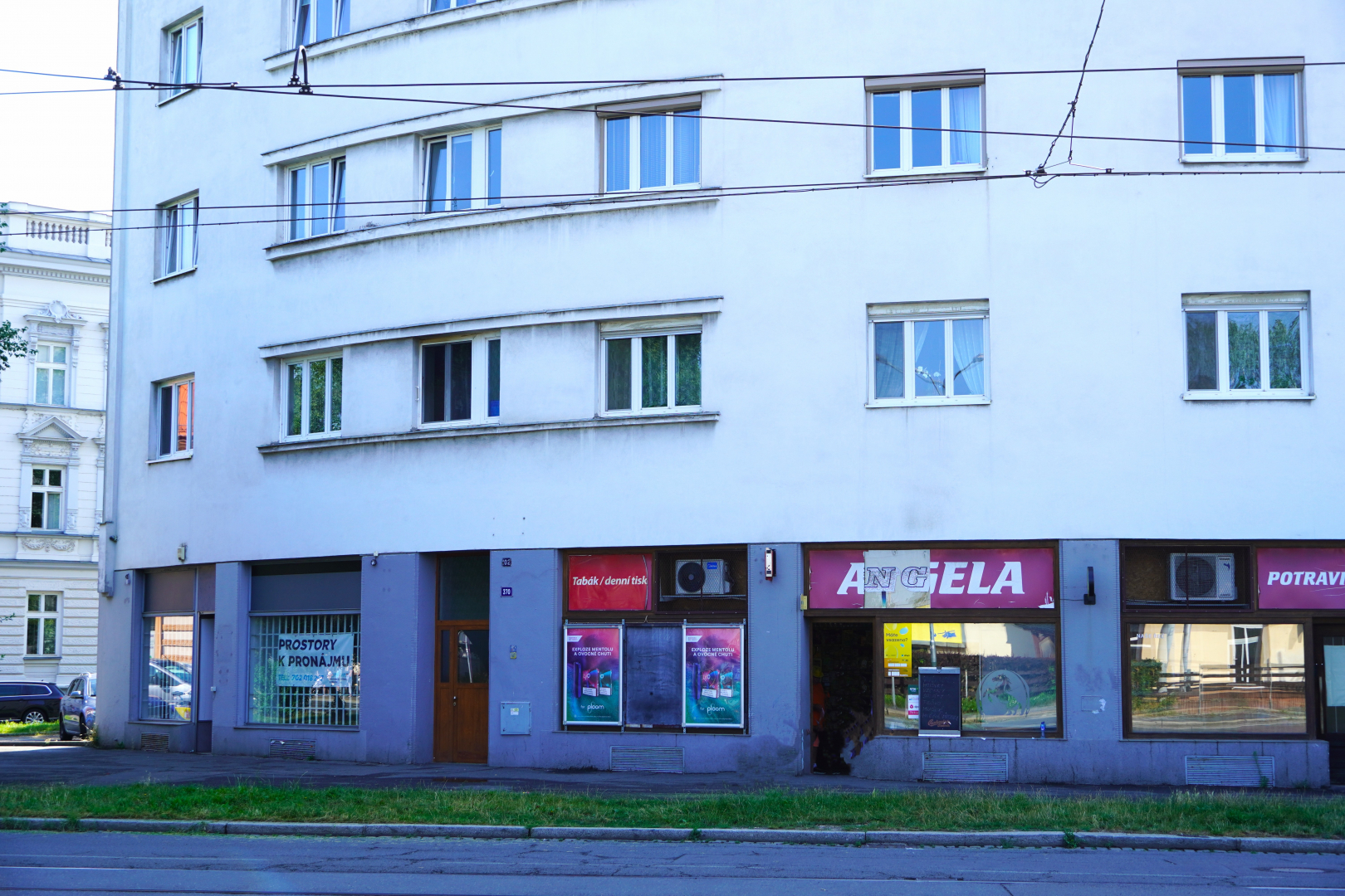 Nádražní 370/102, jednotka č. 370/902 - prodejna - 115,40 m²