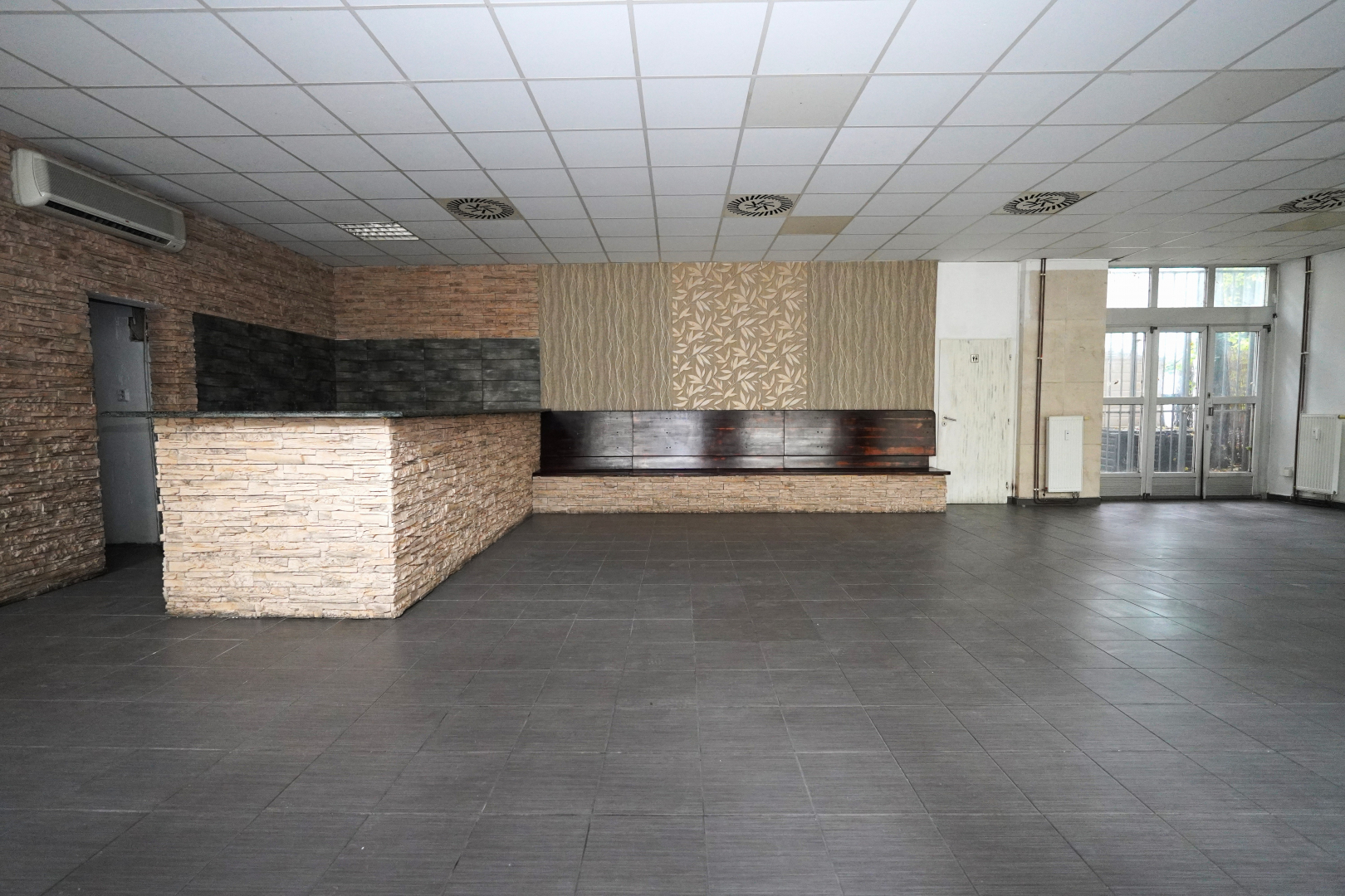 Tyršova 1795/25 - restaurace - 219,52 m²