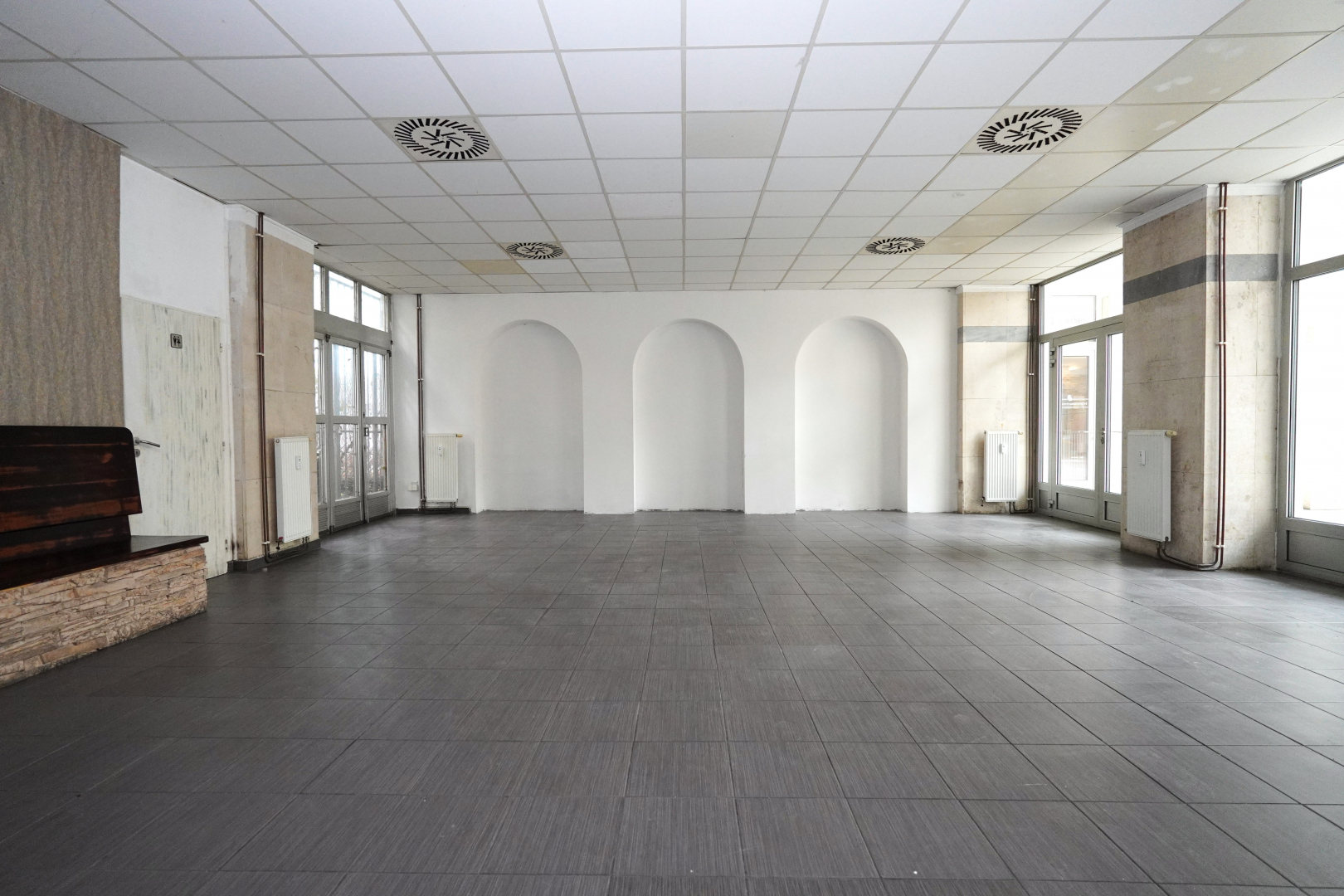 Tyršova 1795/25 - restaurace - 219,52 m²