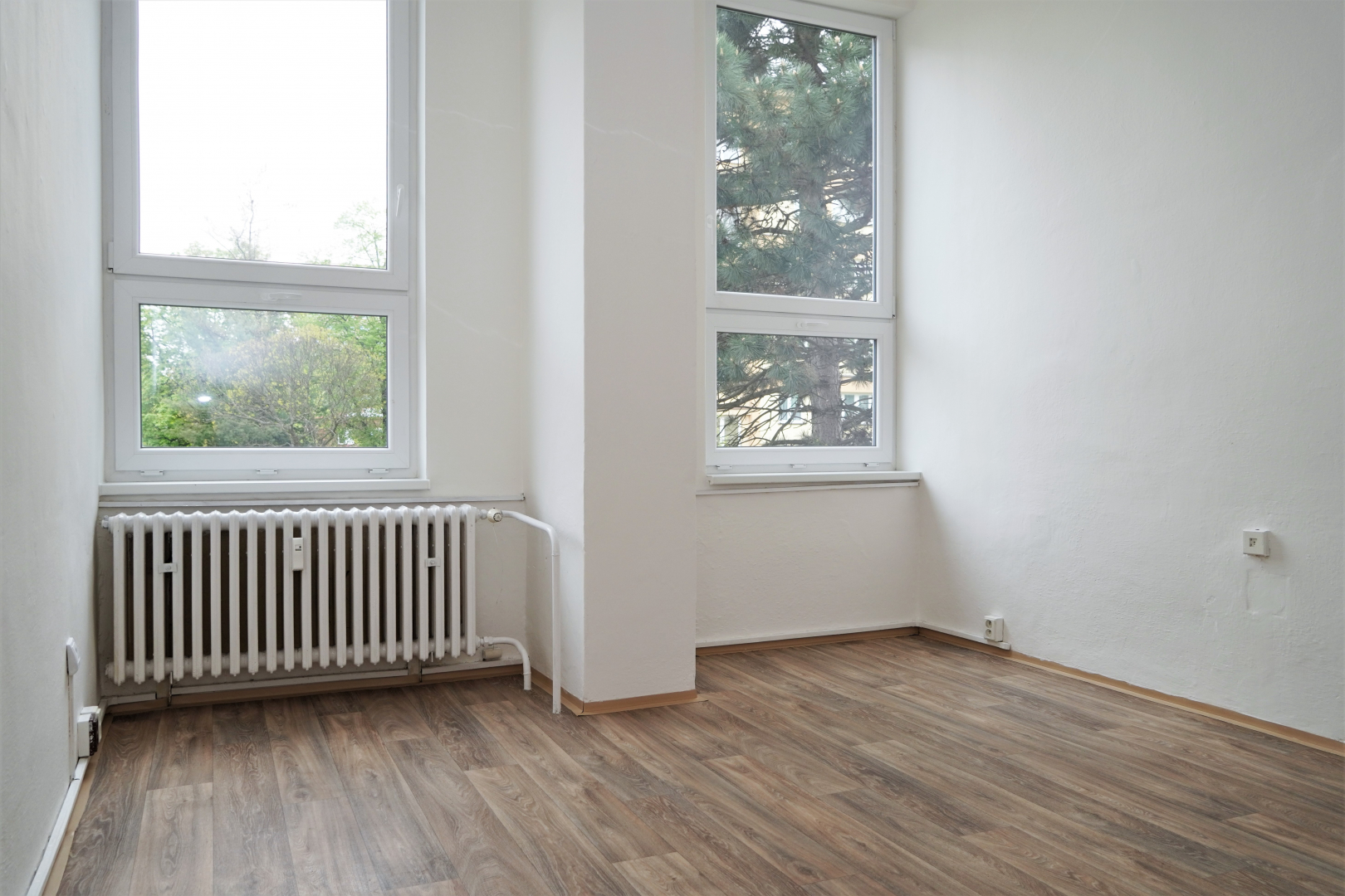 Na Jízdárně 2895/18 - kancelář - 16 m²